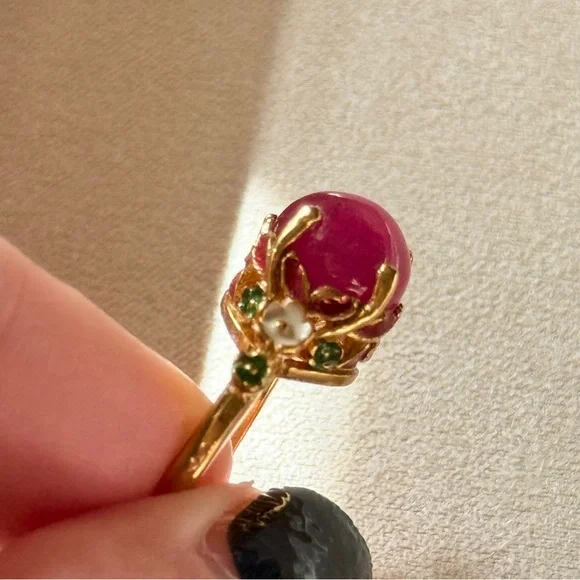 Elegant Ruby and Enamel Flowers Decorated Ring - Picture 4 of 6
